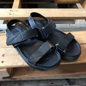 Vagabond black platform sandals